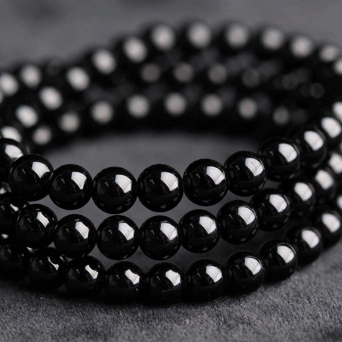 Silver-Tone Curb Chain Bracelet with Beveled Centre Plate - close-up detail